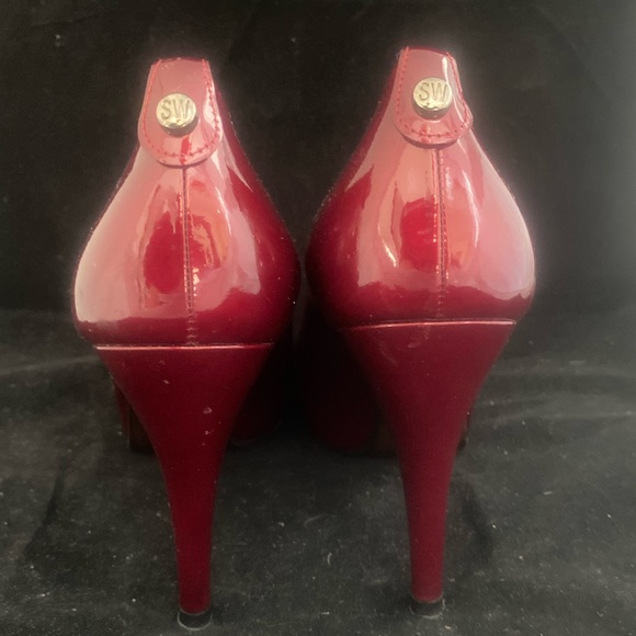 Stuart Weitzman Dark Red Patent Leather Heels (8N) - Picture 5 of 8